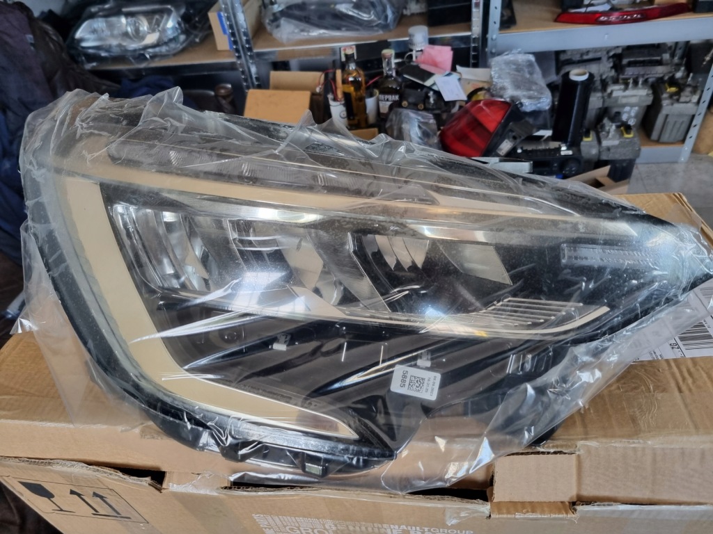 фото №1, Renault clio v лампа full led правая перед передняя оригинал nowa 2023