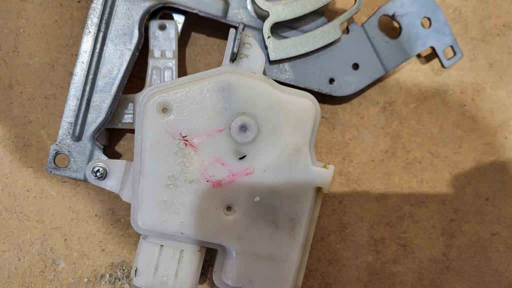 фото №4, Замок дверь правый задняя mazda 5 cr 05-