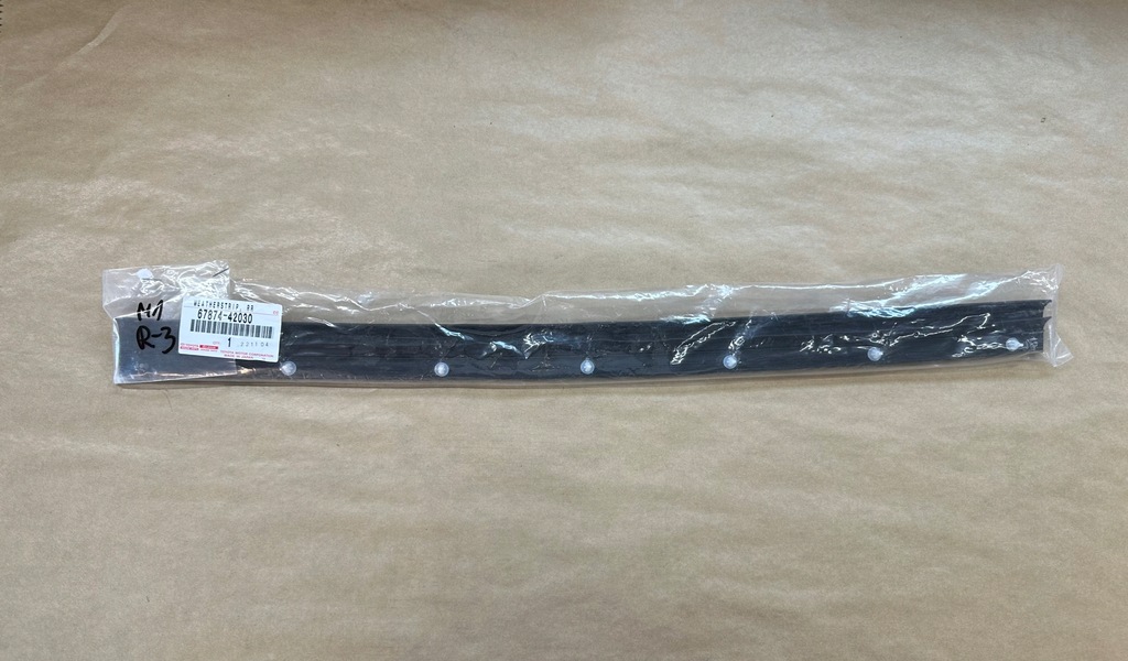 фото №1, Toyota rav 4 v прокладка pod двері лівий задня