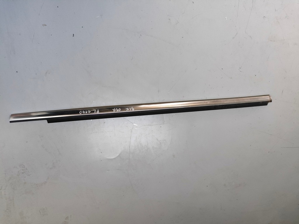 фото №1, Mercedes glk молдинг дверь левый перед