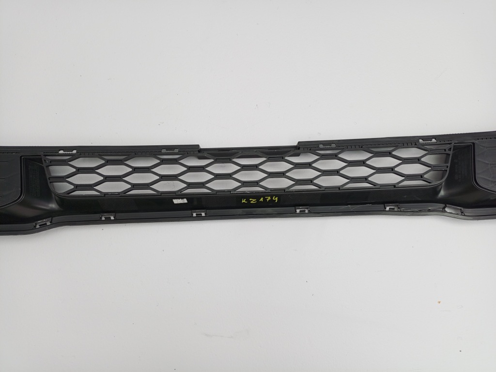 Купить Hyundai kona 2017- решётка средняя бампера перед 86560-j9000 ÷