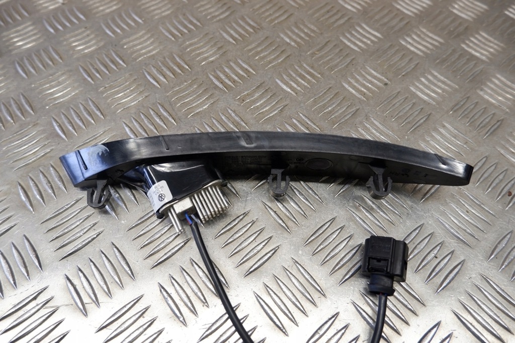 фото №9, Правий протитуманна фара задній vw id.3 e11 10c945702 electric 70kw 2020