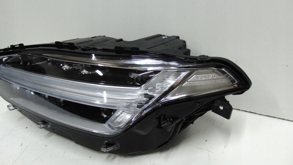 Volvo xc90 2 2 рестайлінг  ліва фара перед full led Доставка