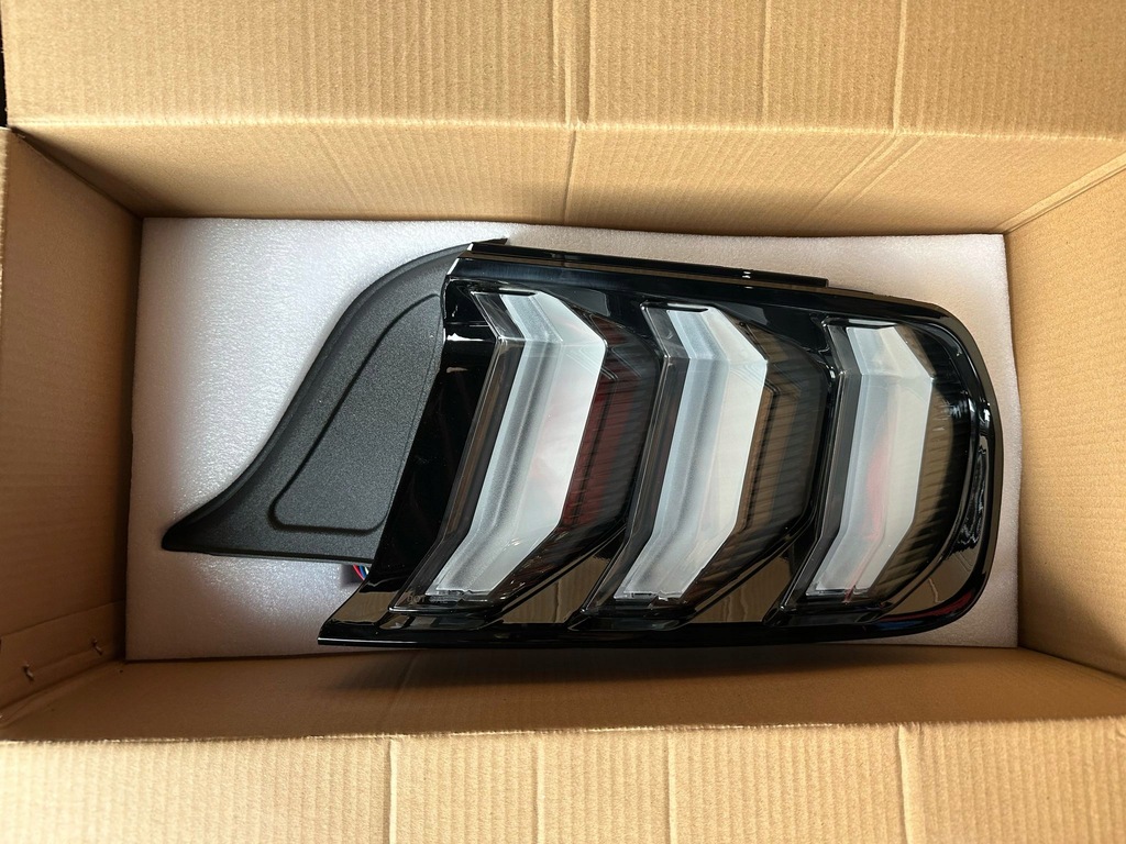 фото №7, Лампа права задня задня ford mustang mk6 eu