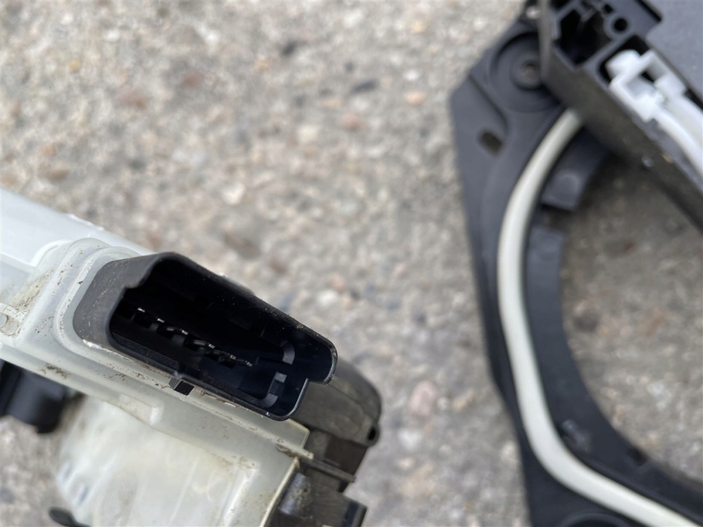 фото №8, Прокладка замок подъемник дверь правый перед citroen c5 aircross 18-24