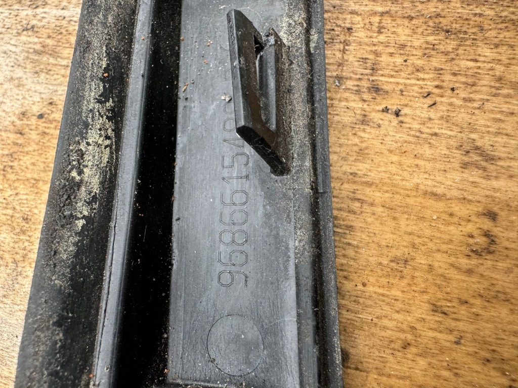 фото №5, Молдинг стекло лобовое правая peugeot 508 i 2010-2018 9686615480