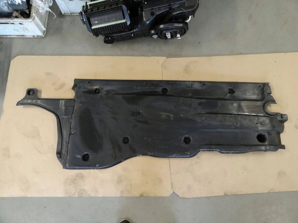 фото №1, Vw t-roc 2021 защита подвеска левый задняя 5wa825102a