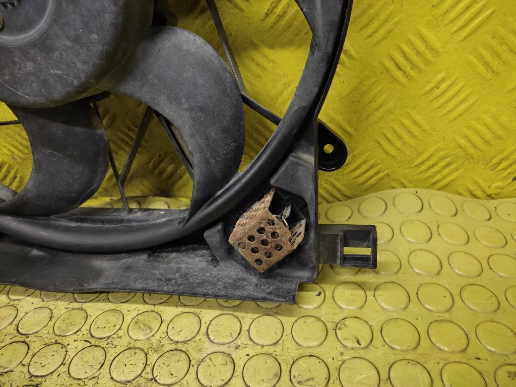 Opel astra h 1.8 вентилятор радіатора 13205941 в Україні