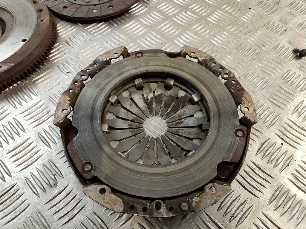 Komletne зчеплення колесо маховик диск притиск fiat albea 1.4 b Зі Шроту