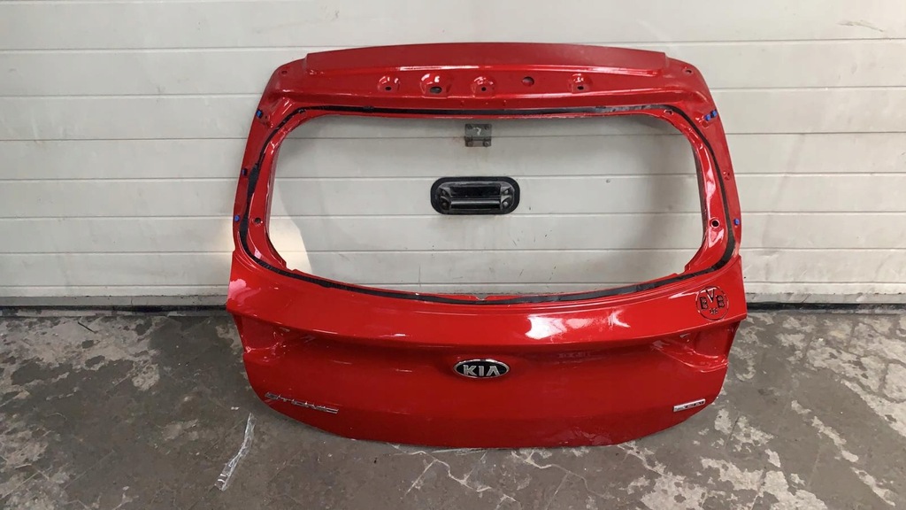 фото №1, Kia stonic 2018- крышка багажника задняя задняя