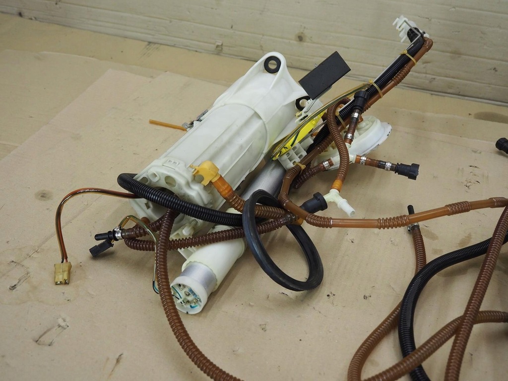 фото №5, Насос топлива audi a8 d3 w12 6.0 bht комплектная