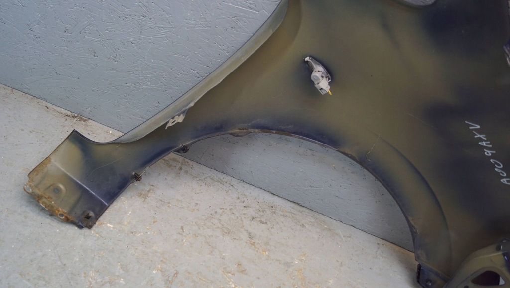 фото №15, Toyota auris i крила лівий перед 8s6 b2333