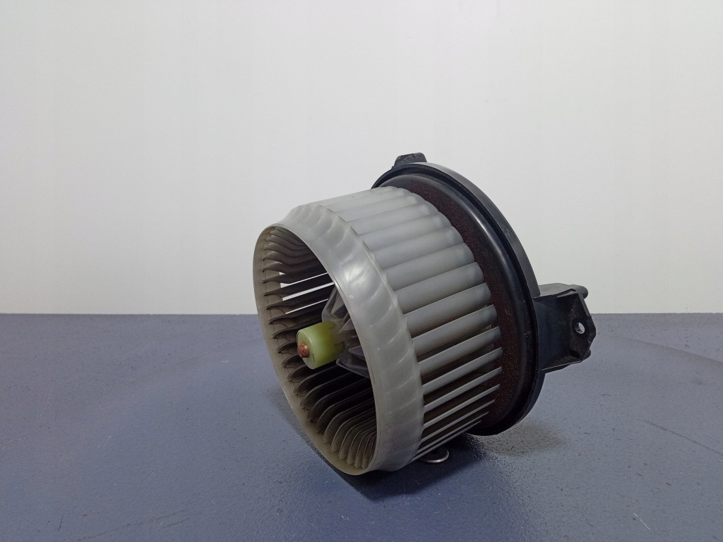 фото №1, Toyota yaris ii повітродувка повітря 272700-0311