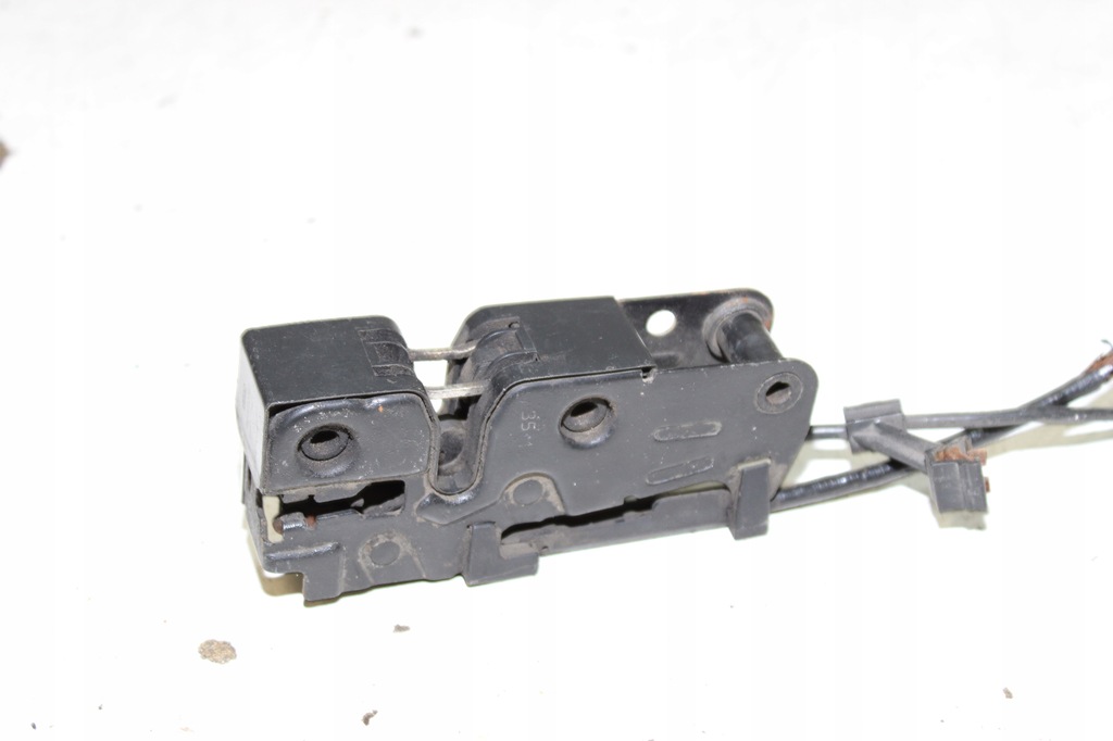 фото №4, Audi a4 b8 a5 8t замок капот 8k0823509d