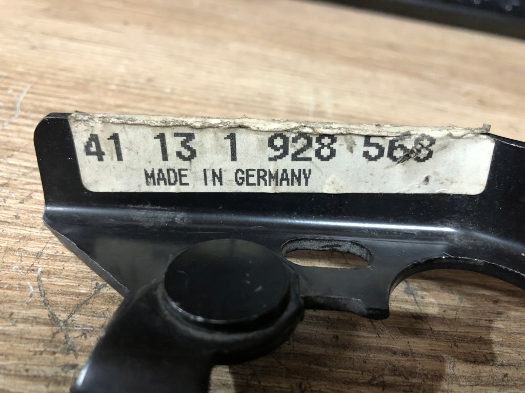 1928568 кронштейн шарнір капот bmw e32 e34 Ціна