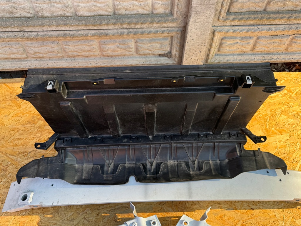 фото №11, Volvo ex30 балка бампера перед повітропровід повітря org