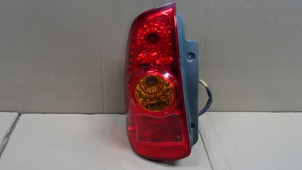 фото №1, Space star lift лампа левый задняя mr913173