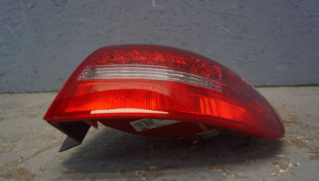 фото №11, Audi a6 c6 lift kombi лампа правий задня led c1944