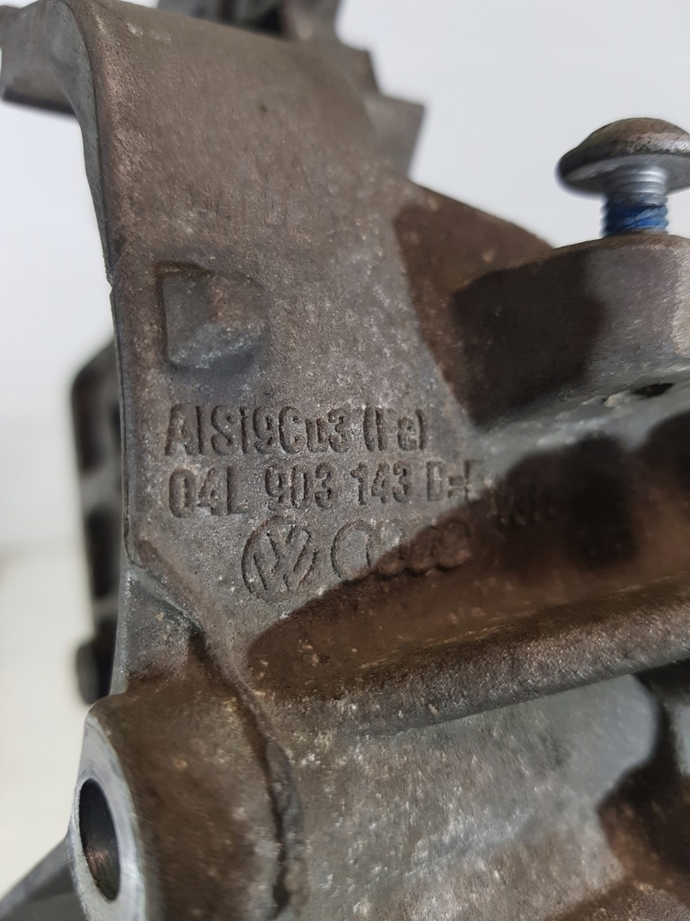 Кронштейн кронштейн генератора 04l903143d vw audi skoda a6 a4 2.0 tdi Цена