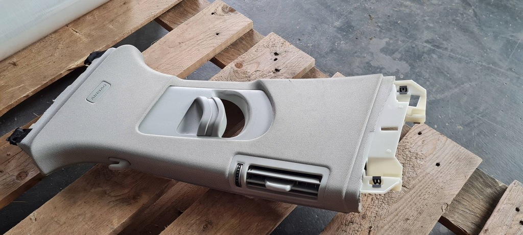 фото №1, A6 c8 4k защита накладка стойка b решётка обдув левая 4k0867243d