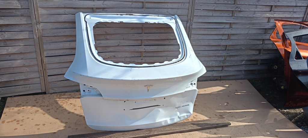 Кришка багажника задній задня tesla y 20-24rok оригінал Доставка