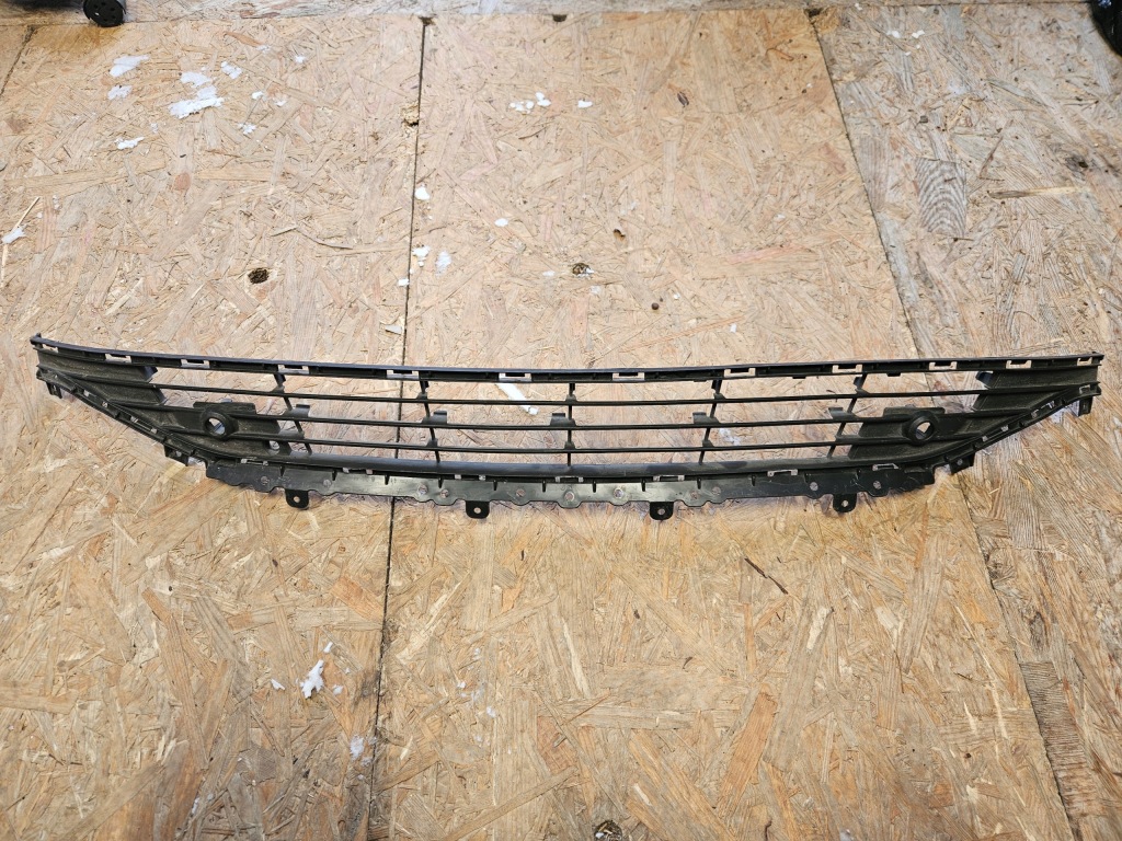 Купити Opel astra k v решітка середня бампера 13439798