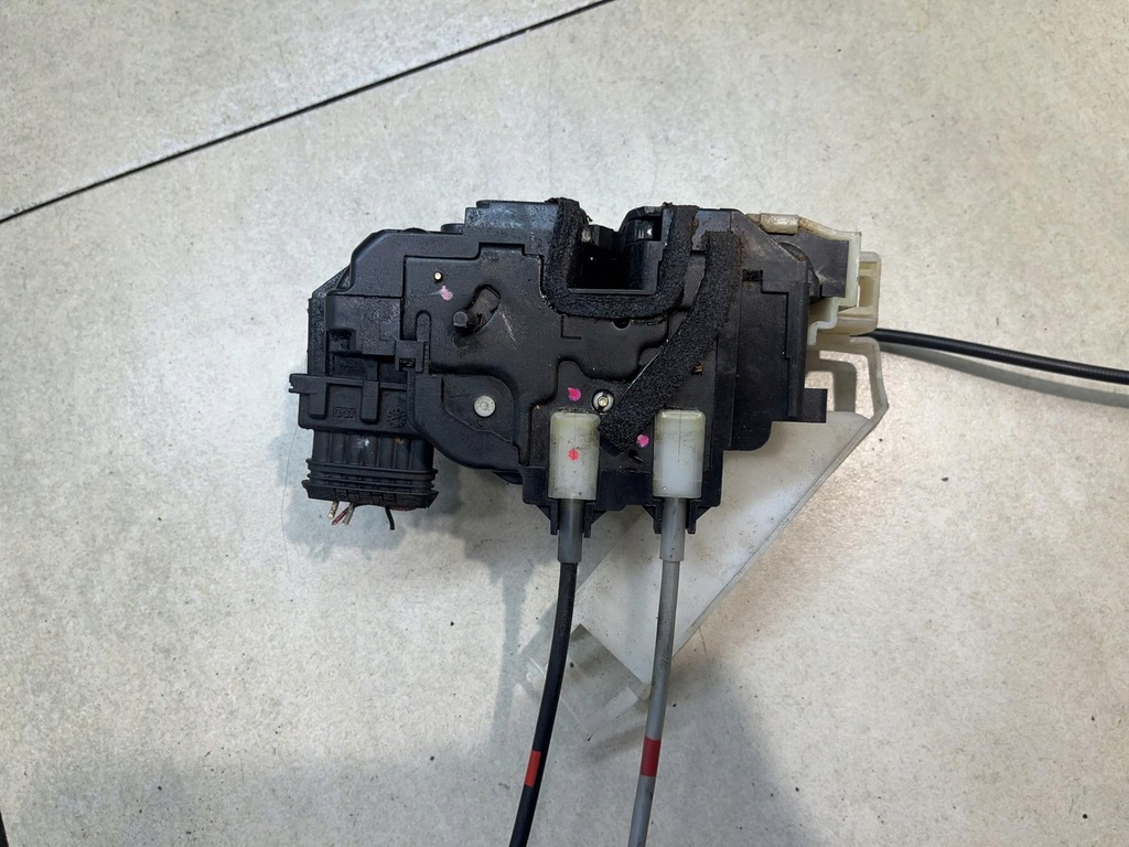 фото №7, Замок дверь левый задняя 4pin hyundai sonata iv v6 3.3 814103k000