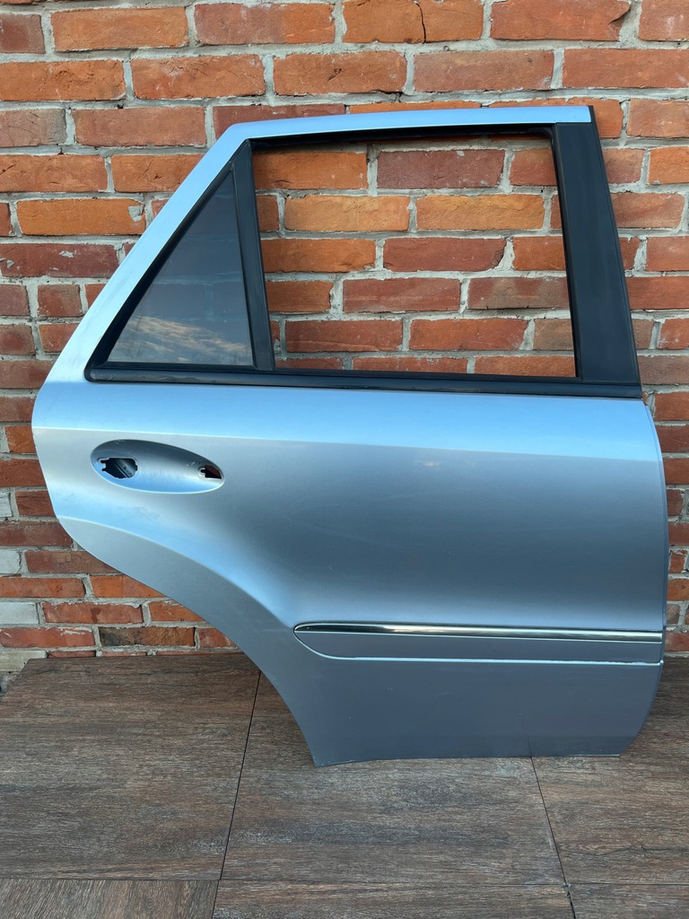 фото №1, Mercedes ml w164 05-11 c349 двері правий задня