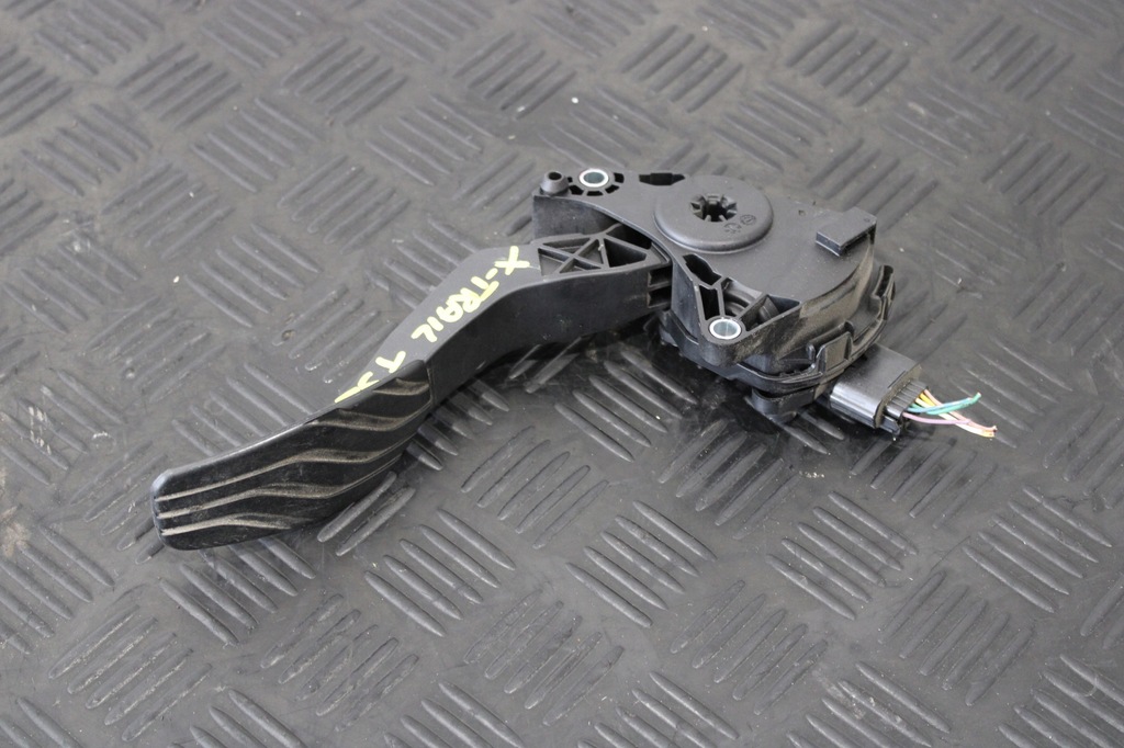 фото №1, Педаль газа nissan x-trail t32 18002df30b