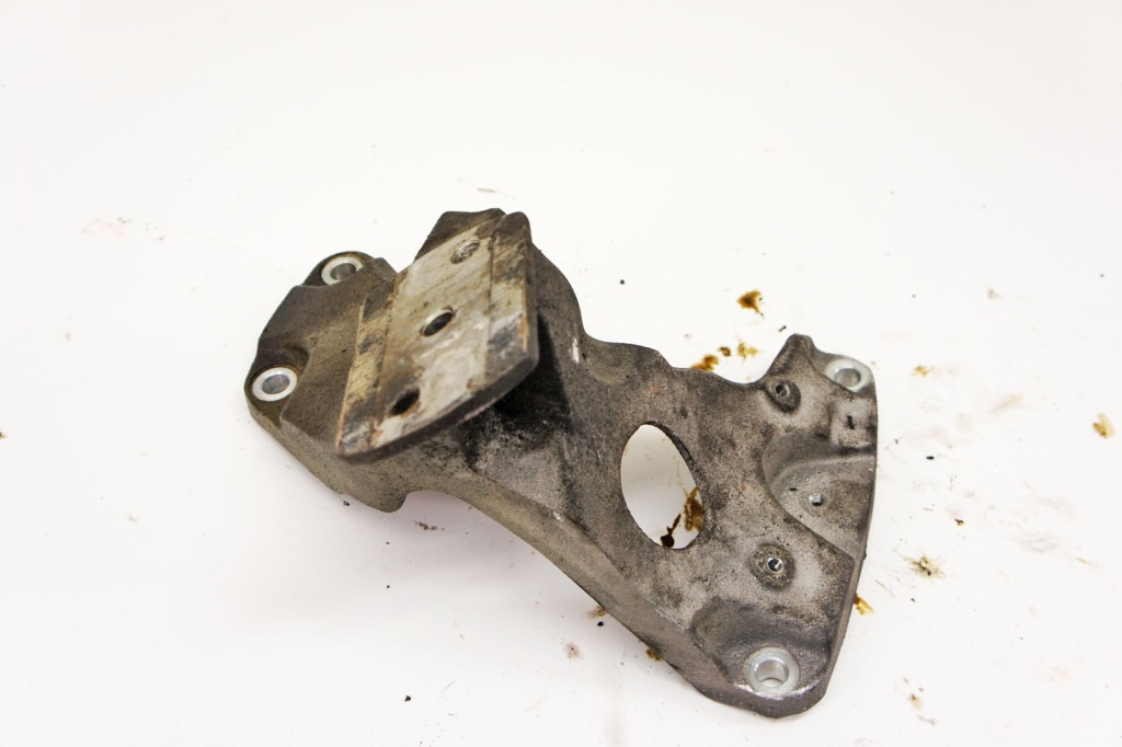 фото №1, Ir424 bentley flying spur i кронштейн двигуна права