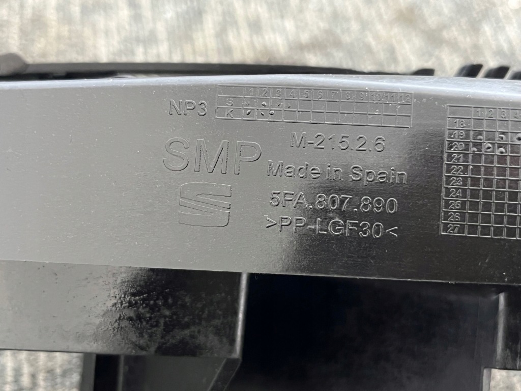 Купити Seat leon iv 4 хетчбек 2021r кронштейн  кронштейн фари правий перед оригінал