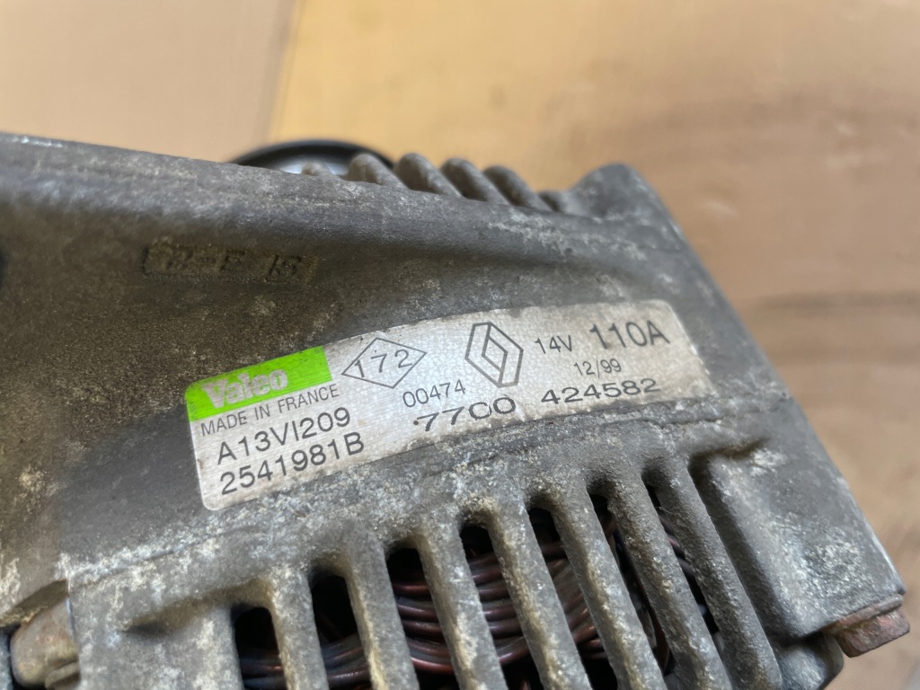 Renault laguna 1 2.0 генератор 2541981b 7700424582 Киев