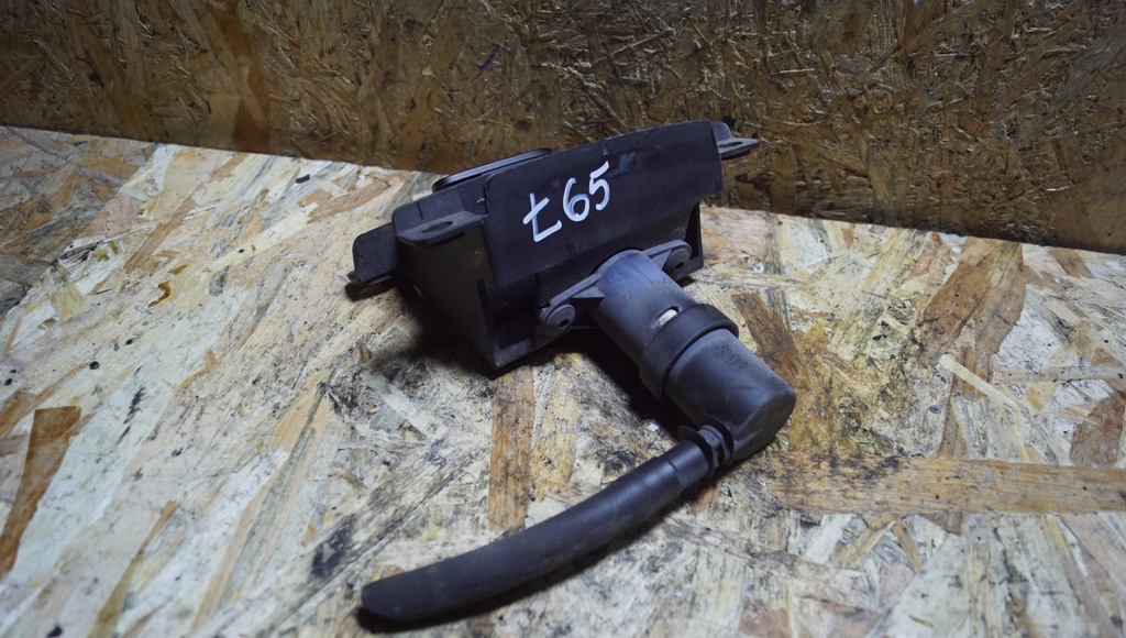 фото №5, Омыватель лампы левый vw touareg 7l заглушка