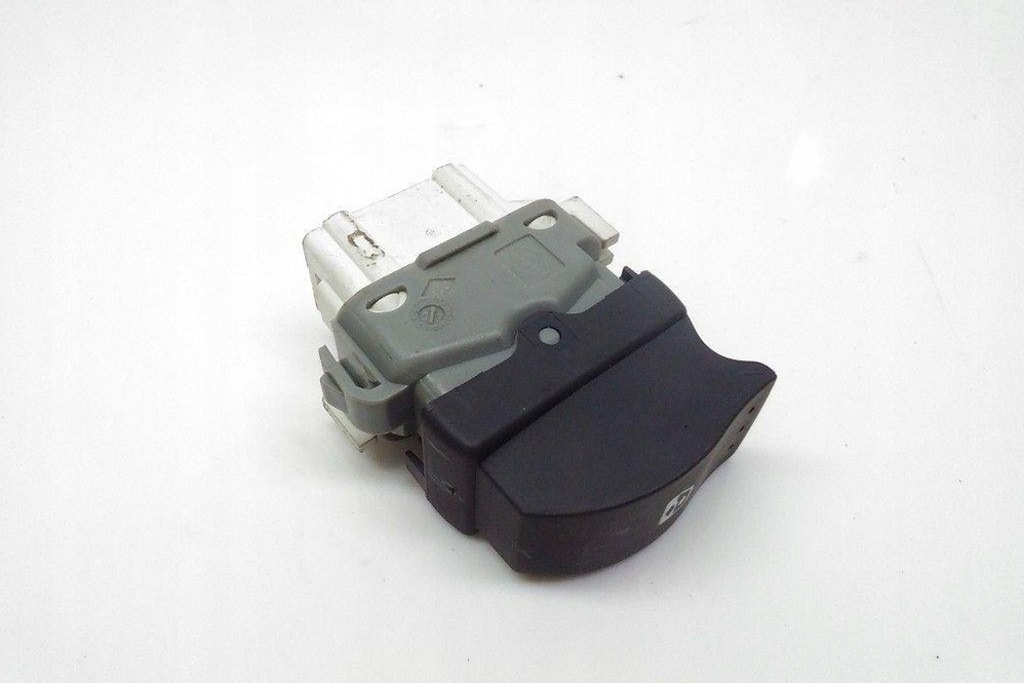 фото №1, Кнопка управление окон левых передних дверь renault