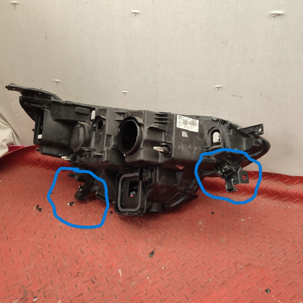 Renault megane линза длинный led европа хорошее состояние фара левая в Украине