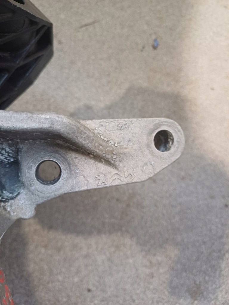 Подушка двигуна peugeot citroen opel 1,2 thp 243248b 437483g Недорого