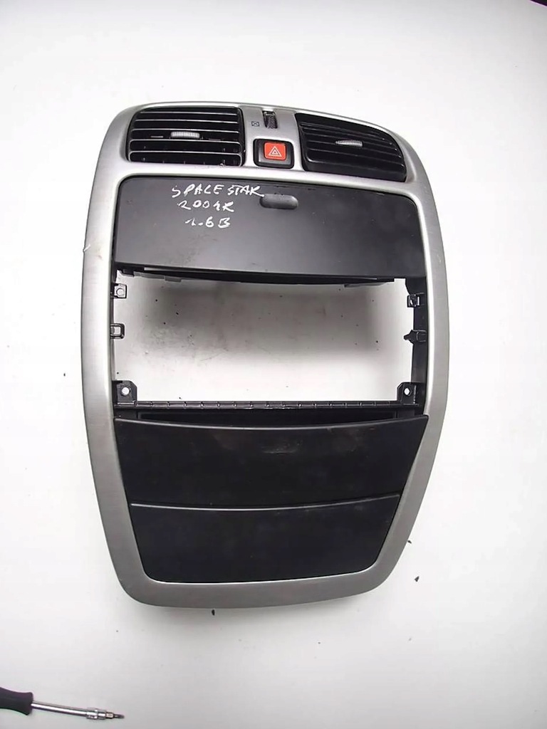 фото №8, Консоль средняя решётки обдув wł аварийных mitsubishi space star 04r