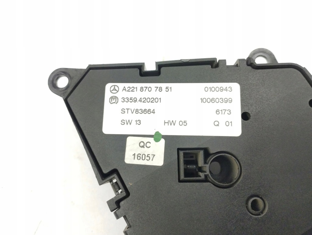 фото №9, Mercedes-benz s w221 2007 задняя сторона левая панели управление, переключатели