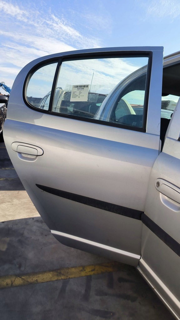 фото №5, Двері праве задня 199 toyota yaris i