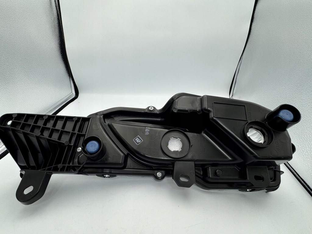 Toyota yaris cross лампа денна ліва звичайна 8144b-0d160 Зі Шроту