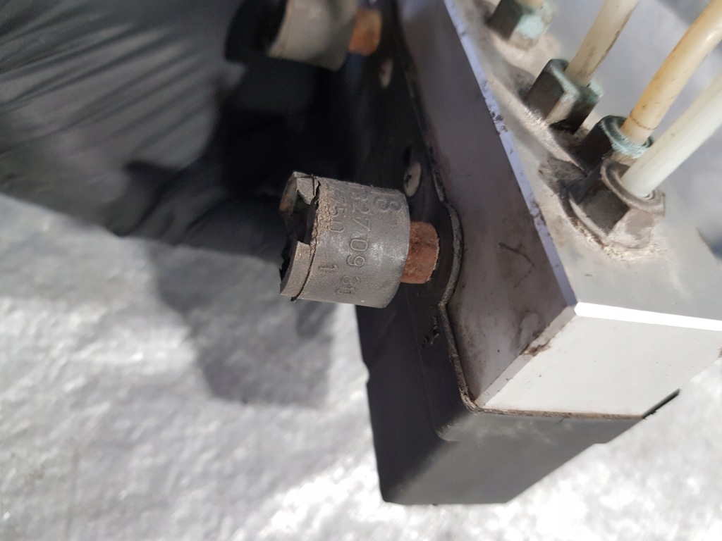 фото №10, Mercedes w220 rozdzielacz/blok клапанный подвеска 83609015n