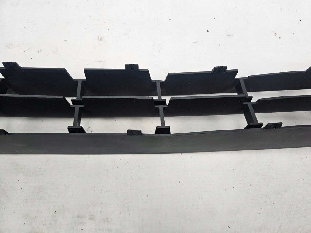 Opel corsa e 2014 - 2019 решётка средняя бампера перед 13432002 Доставка