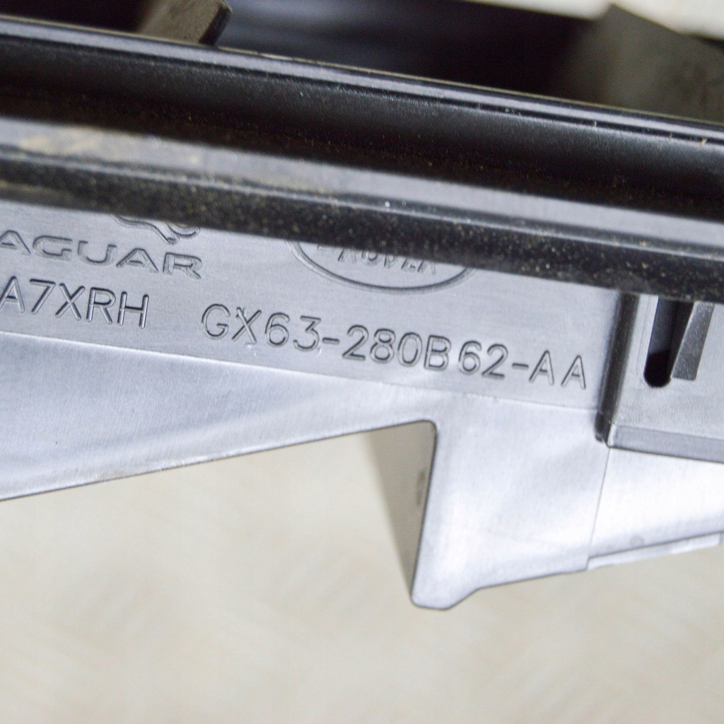 фото №6, Jaguar f-pace 2022 решётка вентиляционная pod бампером задним