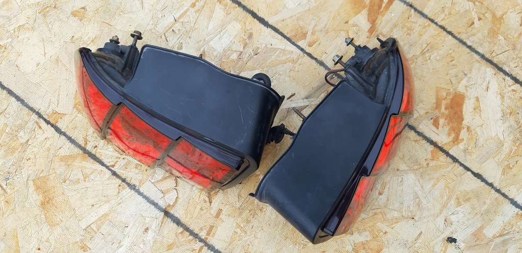 фото №8, Лампа задня задня ford mustang 99-04r