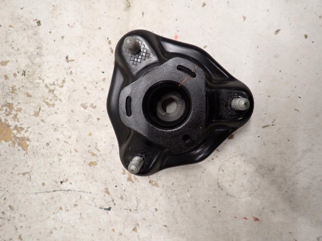 Подушка амортизатора правий ліва toyota yaris iv gr 2020- Недорого