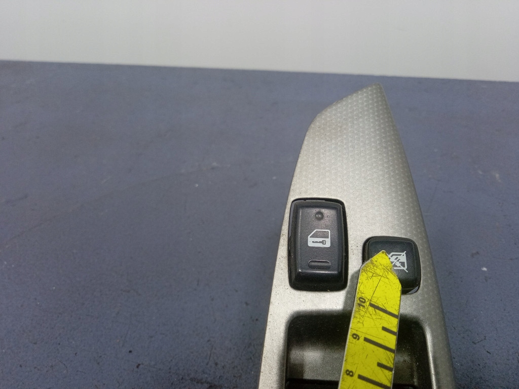 фото №7, Corolla verso i перемикач вікон лівий перед 84040-13080