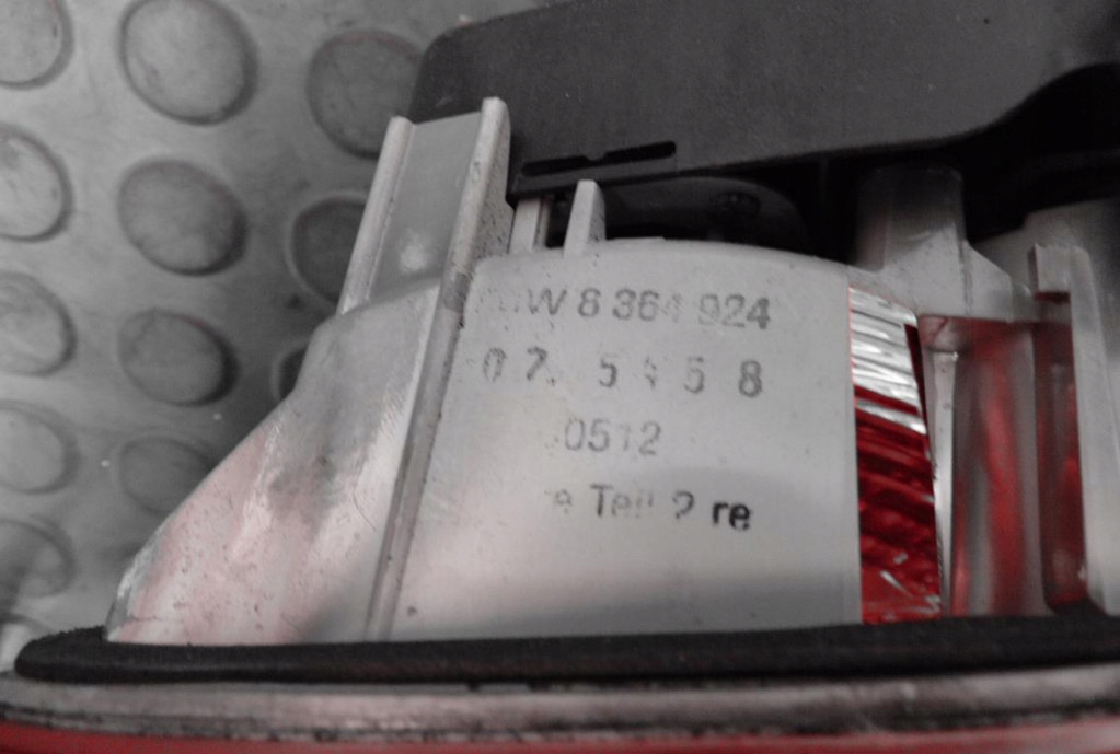 Bmw e46 sedan 5d лампа багажника задний  правая 8364924 в Украине