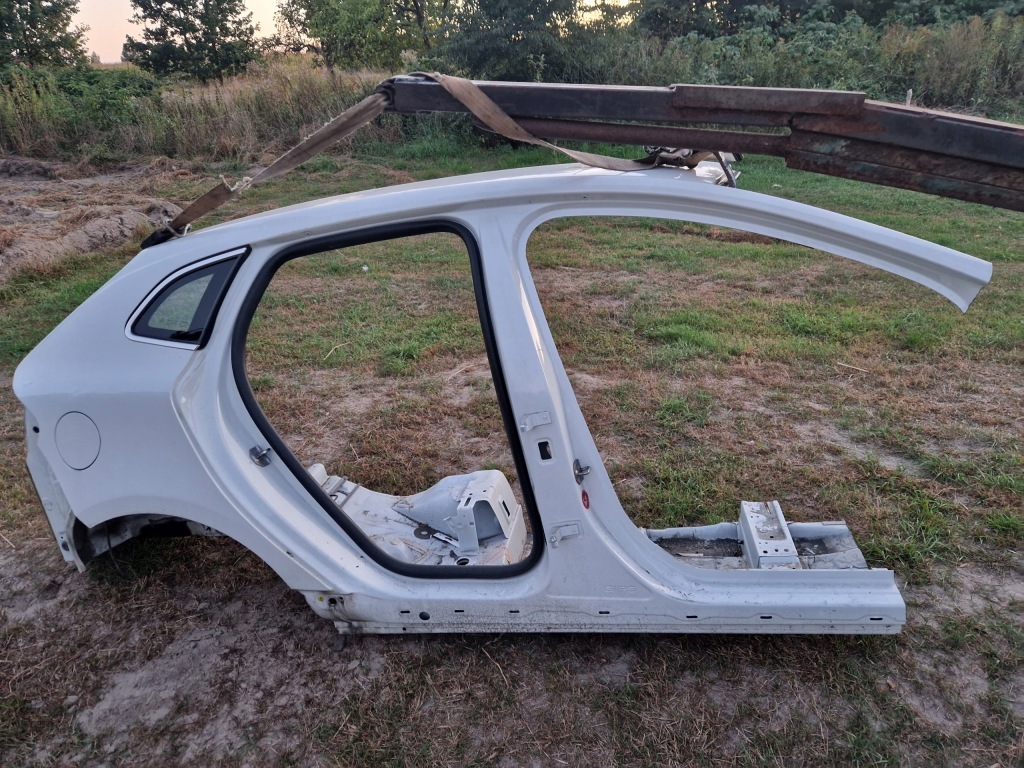 Купить Volvo v40 2 крыло  правый  задний порог стойка  средний
