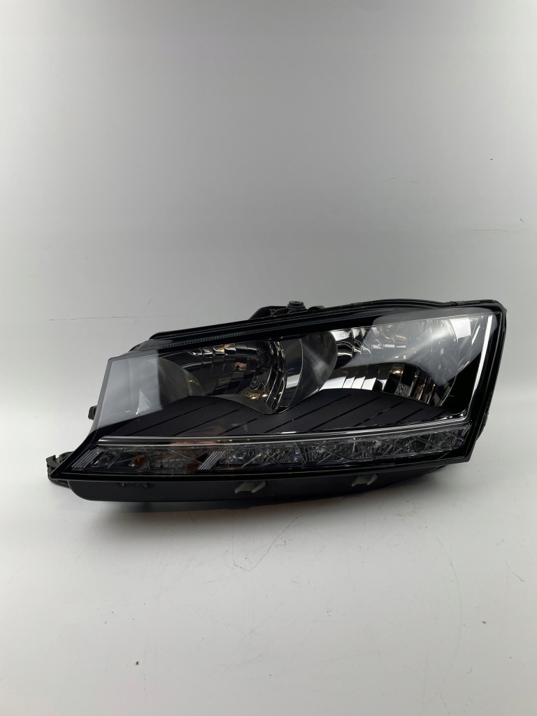 Купить Skoda fabia 3 рестайлинг  фара левая перед обычная led 6v1 фара европа  - идеальное состояние