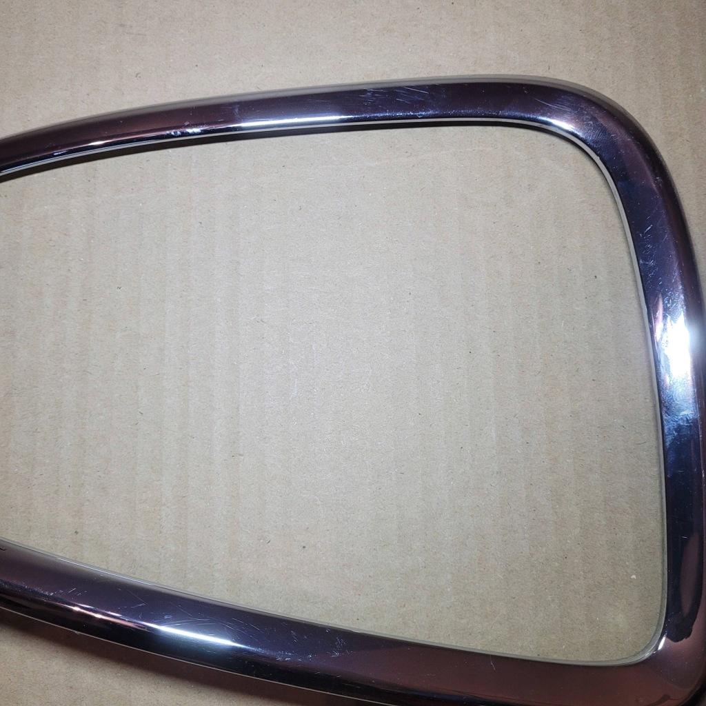 Рамка хром лампы правый задний  mini cooper r56 r56n r57 57n r58 r59 2752244 Оригинал